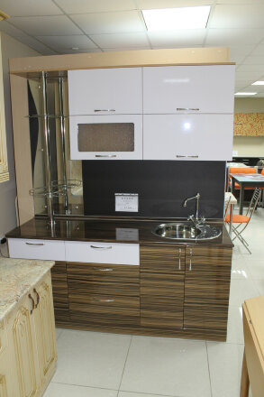 Кухня на заказ Модерн с вращающейся полкой  